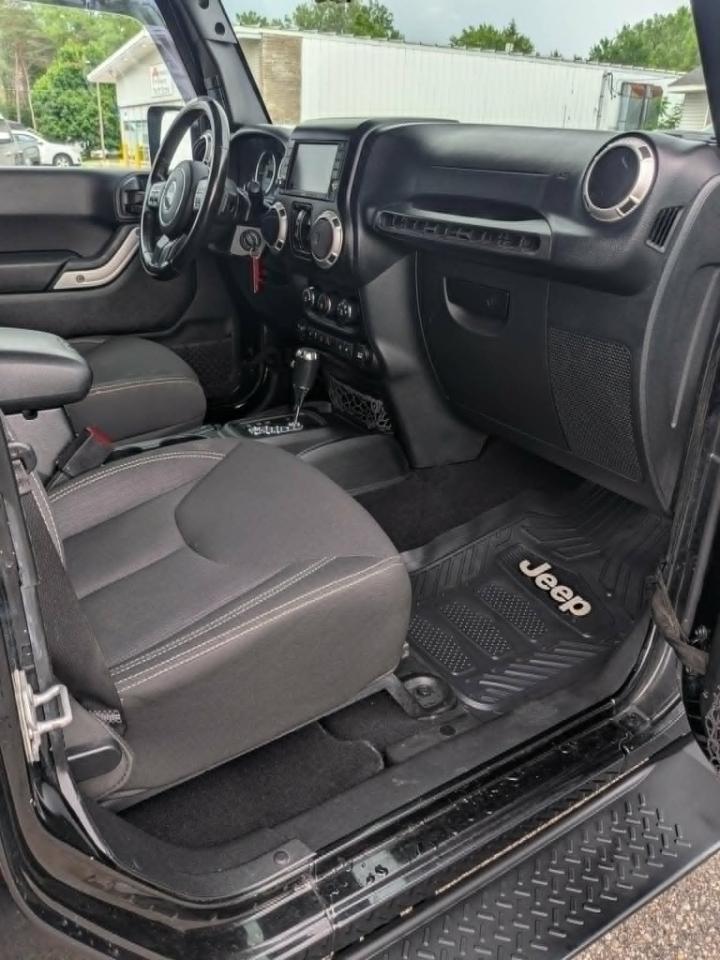 Jeep Wrangler Unlimited Sahara 4WD 2017