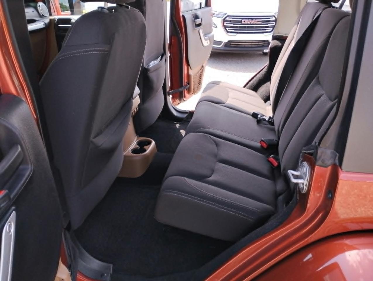 Jeep Wrangler Unlimited Sahara 4WD 2014