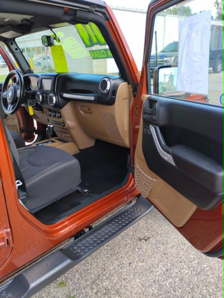 Jeep Wrangler Unlimited Sahara 4WD 2014