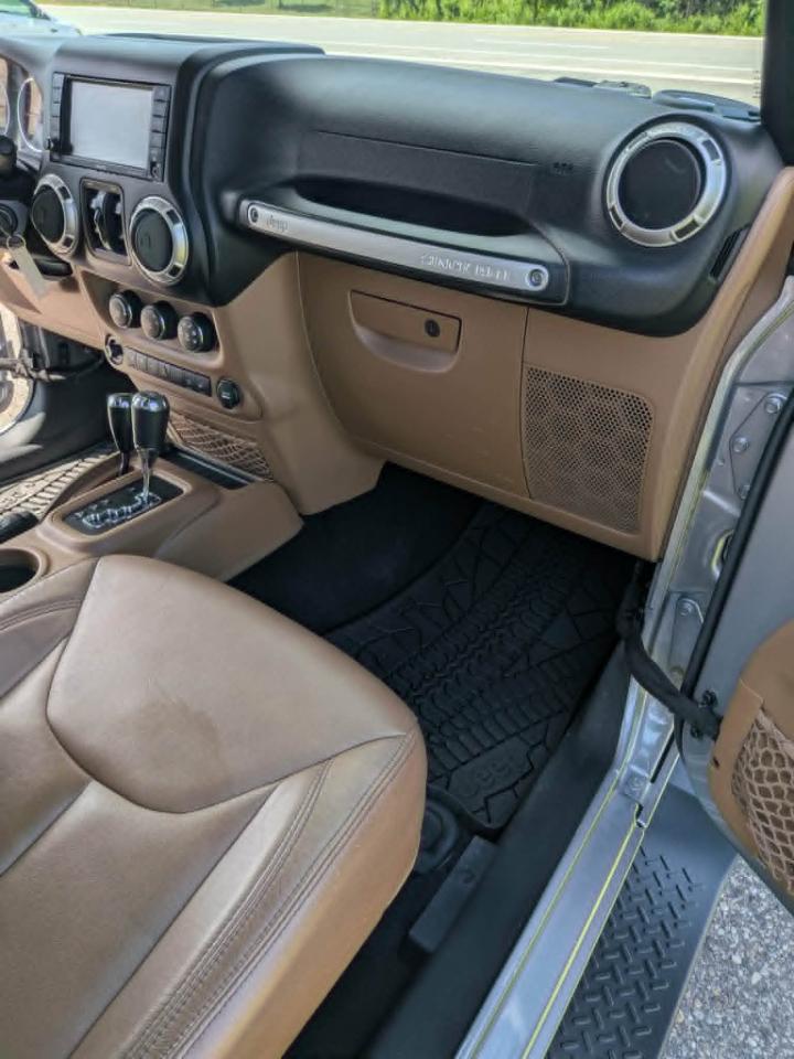 Jeep Wrangler Unlimited Sahara 4WD 2017