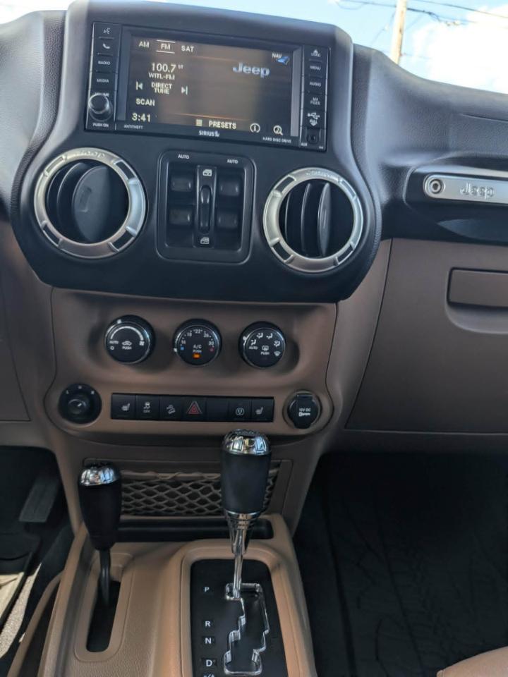 Jeep Wrangler Unlimited Sahara 4WD 2017
