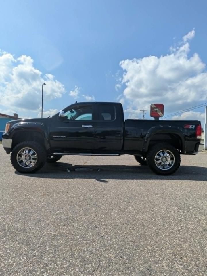 GMC Sierra 1500 SLE Ext. Cab 4WD 2011