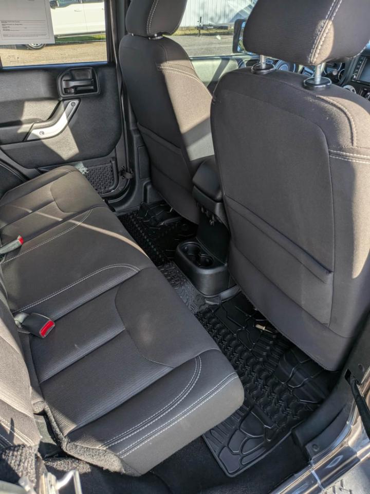 Jeep Wrangler Unlimited Sahara 4WD 2017