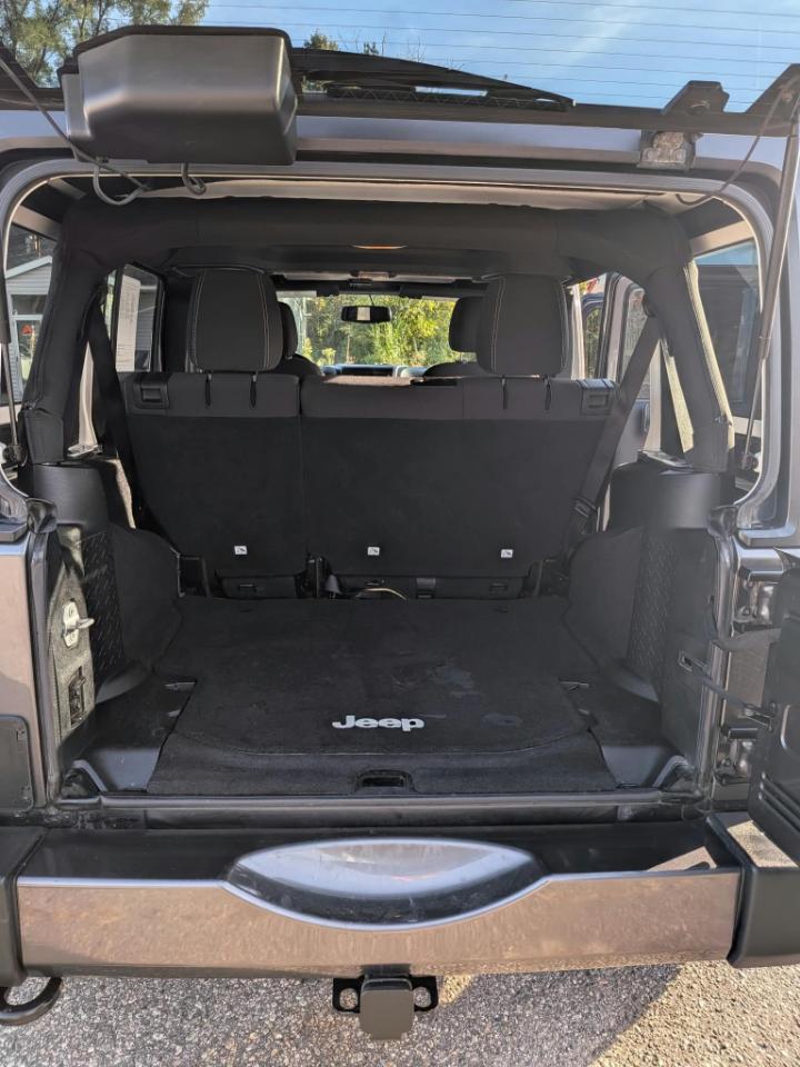 Jeep Wrangler Unlimited Sahara 4WD 2017