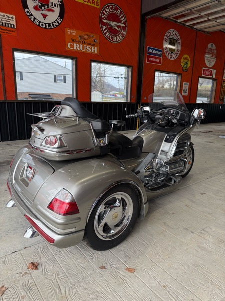Honda GL1800 (Gold Wing)  2003