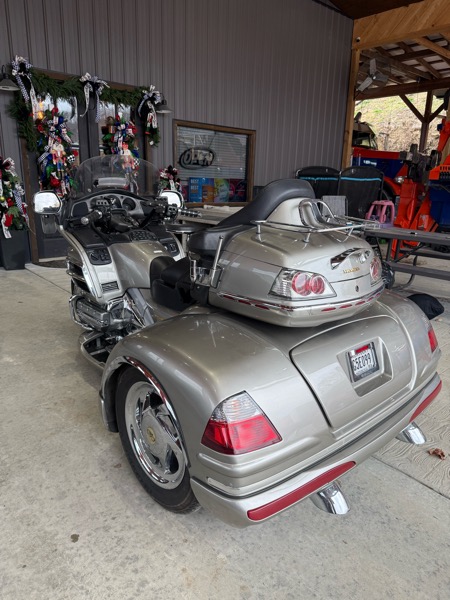 Honda GL1800 (Gold Wing)  2003