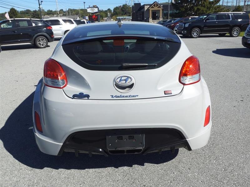 Hyundai Veloster Base 2013