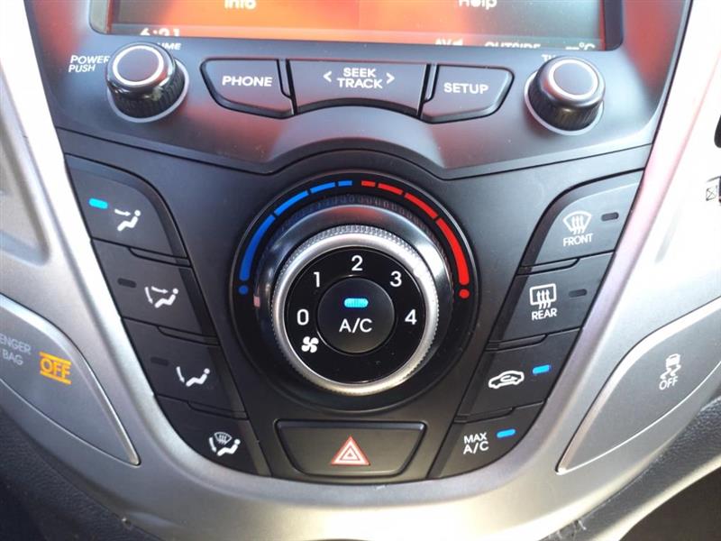 Hyundai Veloster Base 2013