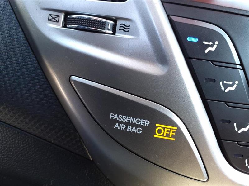 Hyundai Veloster Base 2013