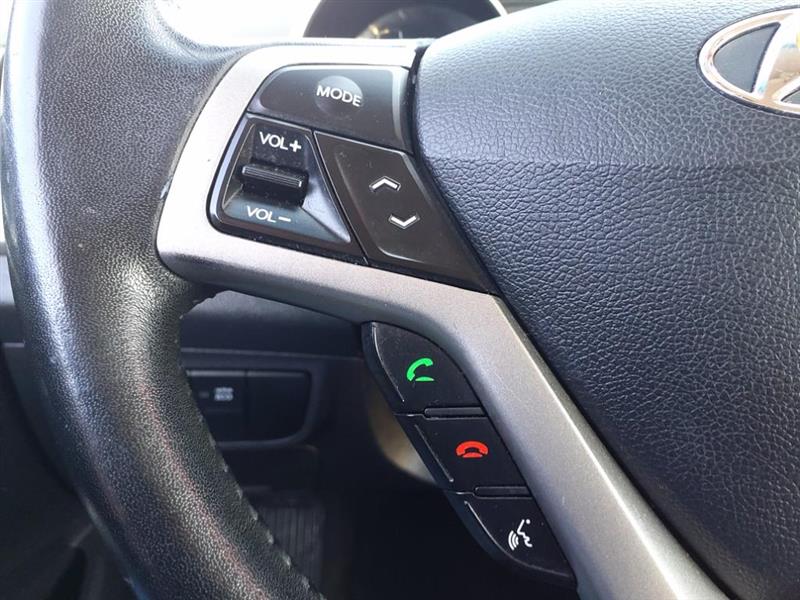 Hyundai Veloster Base 2013