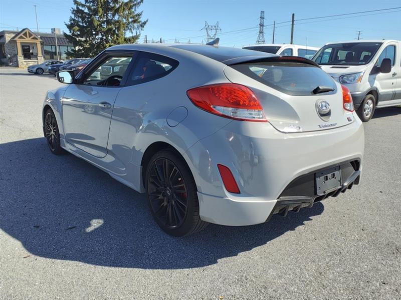 Hyundai Veloster Base 2013