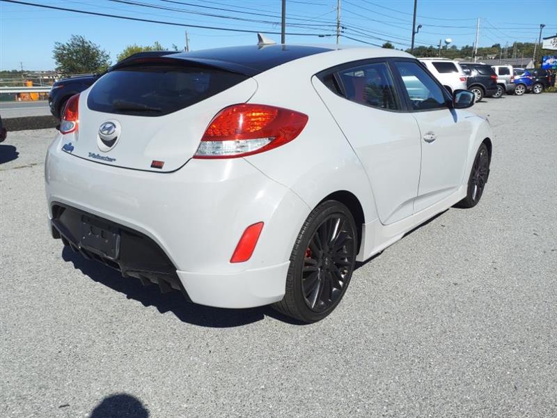 Hyundai Veloster Base 2013