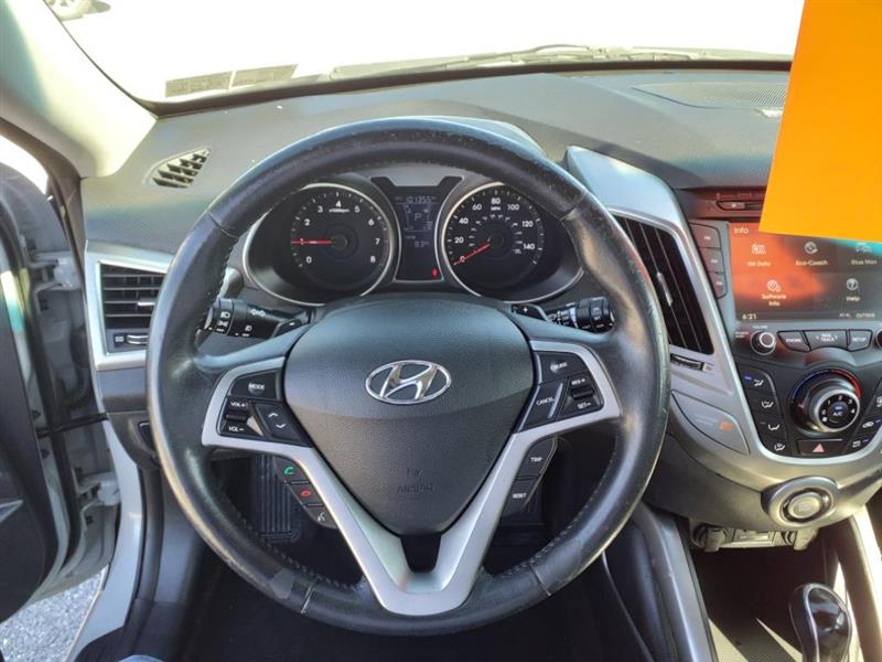 Hyundai Veloster Base 2013