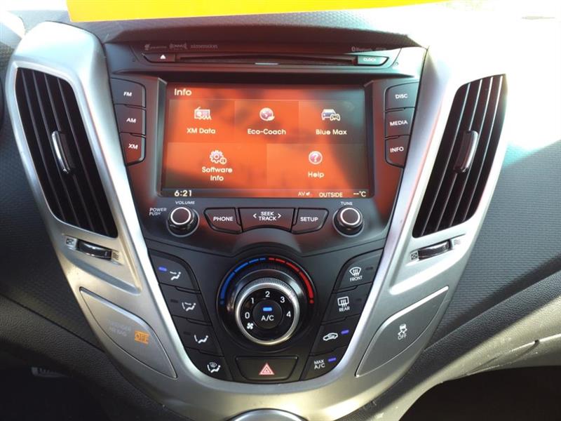 Hyundai Veloster Base 2013