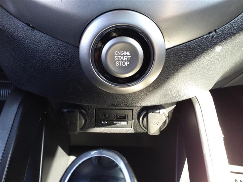 Hyundai Veloster Base 2013