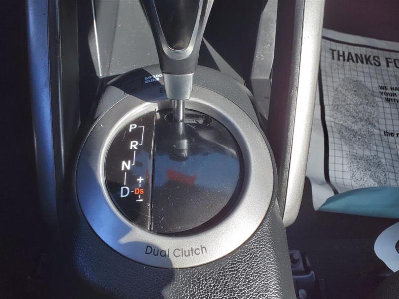 Hyundai Veloster Base 2013