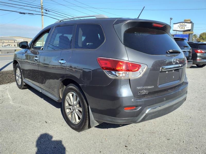 Nissan Pathfinder SV 4WD 2013