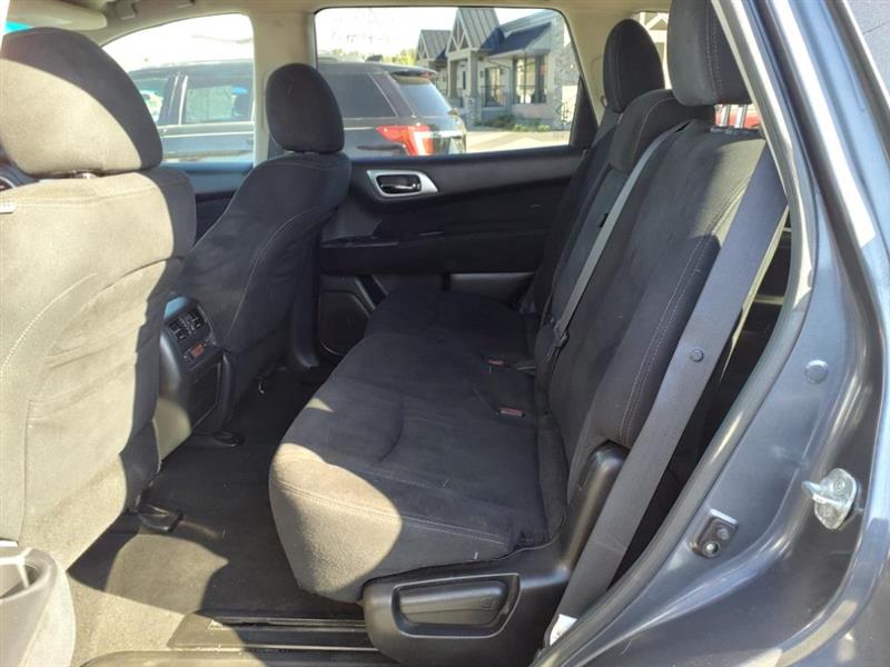 Nissan Pathfinder SV 4WD 2013