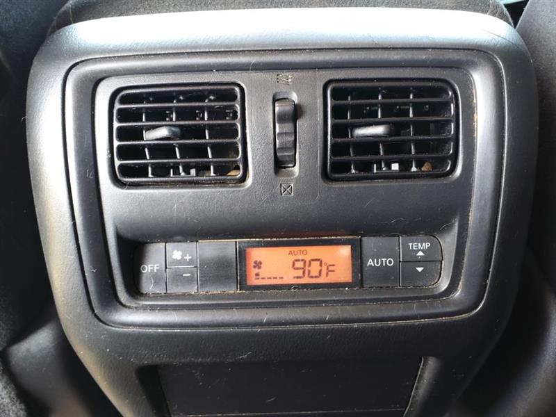 Nissan Pathfinder SV 4WD 2013