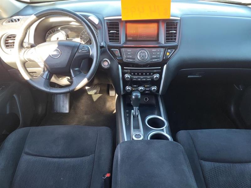 Nissan Pathfinder SV 4WD 2013