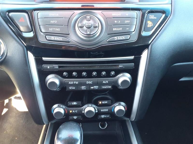 Nissan Pathfinder SV 4WD 2013