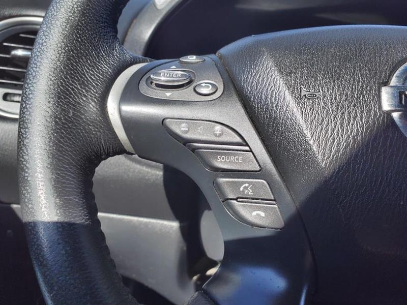 Nissan Pathfinder SV 4WD 2013