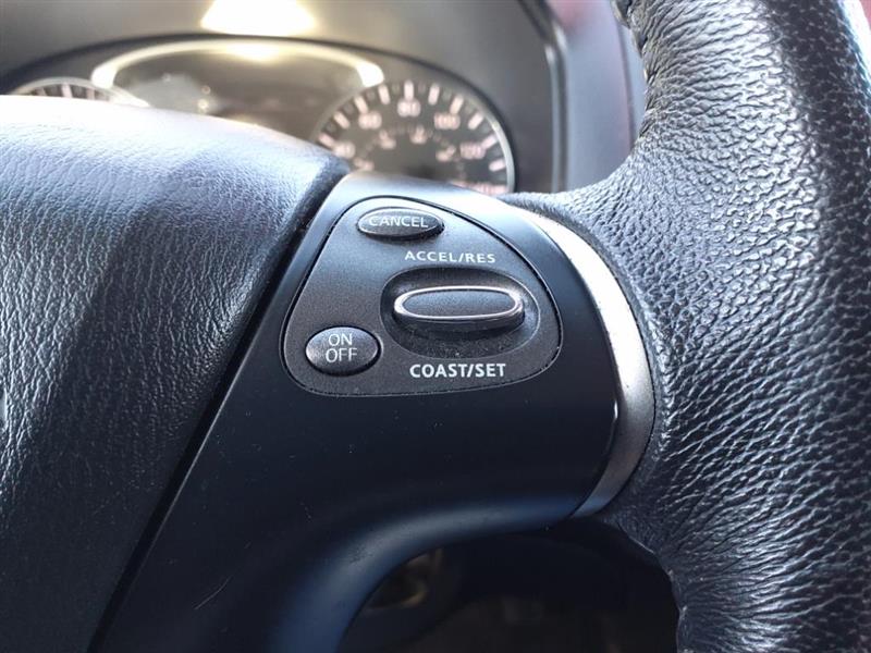 Nissan Pathfinder SV 4WD 2013