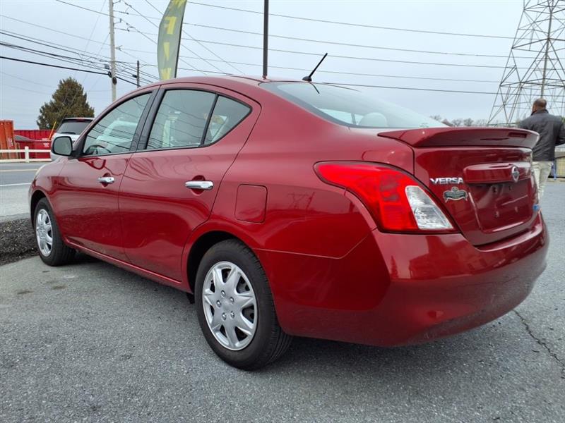 Nissan Versa 1.6 S Plus 2014