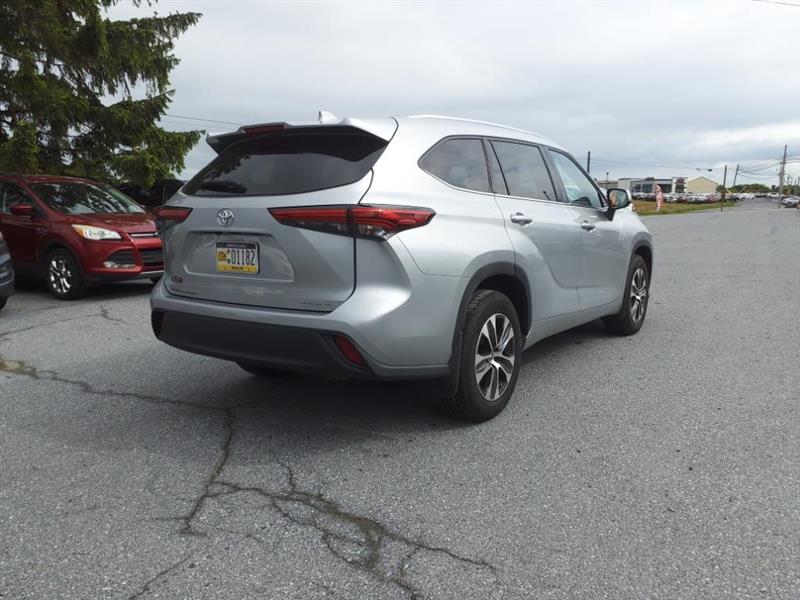 Toyota Highlander XLE AWD V6 2021
