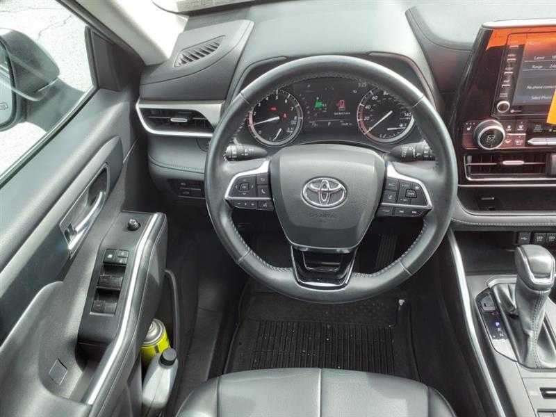Toyota Highlander XLE AWD V6 2021