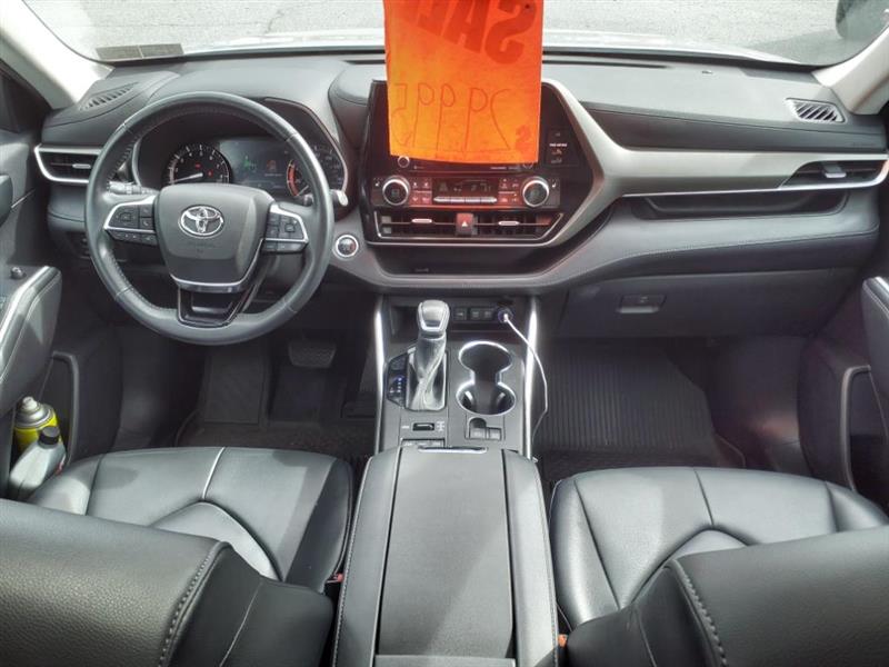 Toyota Highlander XLE AWD V6 2021
