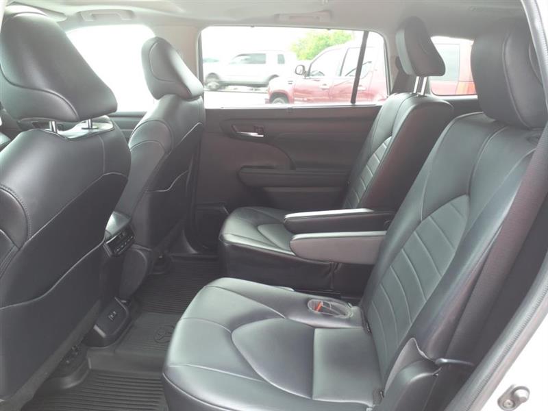 Toyota Highlander XLE AWD V6 2021
