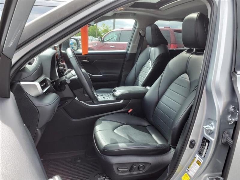 Toyota Highlander XLE AWD V6 2021