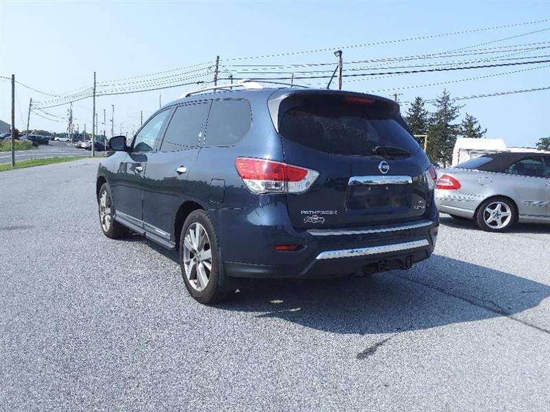 Nissan Pathfinder SV 4WD 2015