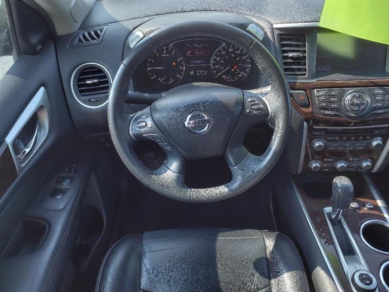 Nissan Pathfinder SV 4WD 2015