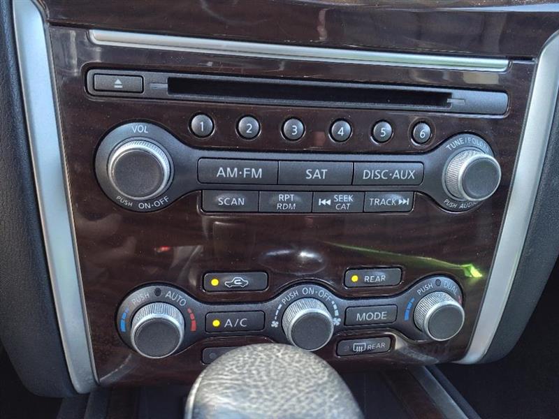 Nissan Pathfinder SV 4WD 2015