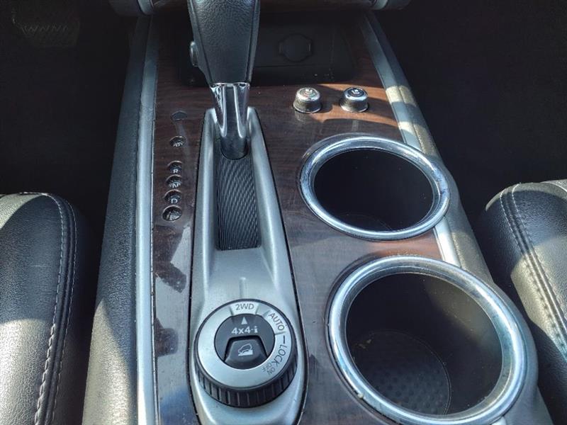 Nissan Pathfinder SV 4WD 2015