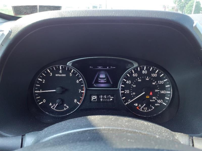 Nissan Pathfinder SV 4WD 2015