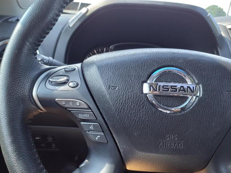 Nissan Pathfinder SV 4WD 2015