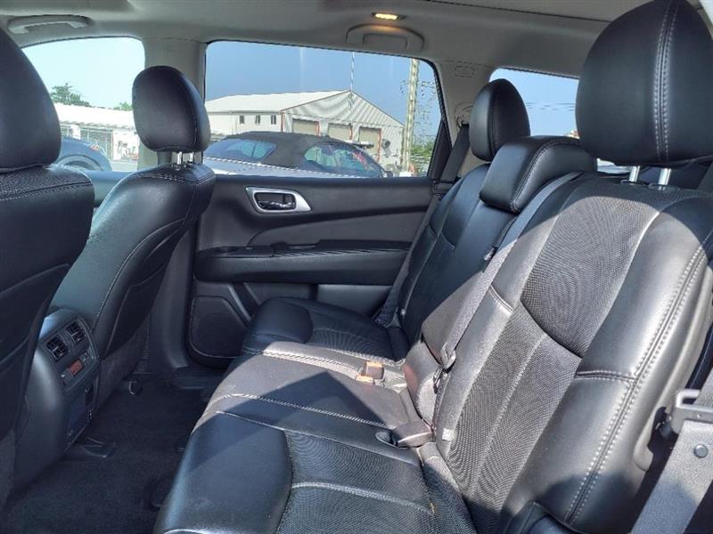 Nissan Pathfinder SV 4WD 2015