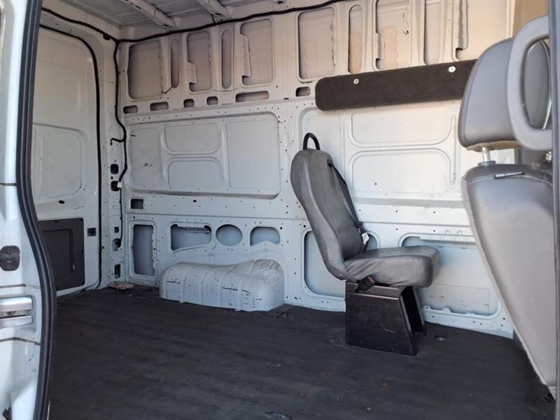 Nissan NV Cargo 2500 HD S V8 High Roof 2013