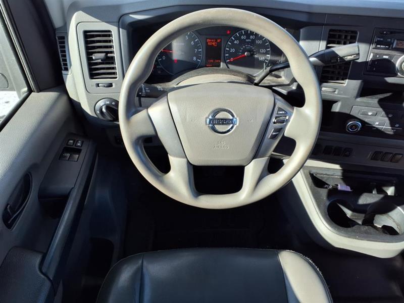 Nissan NV Cargo 2500 HD S V8 High Roof 2013