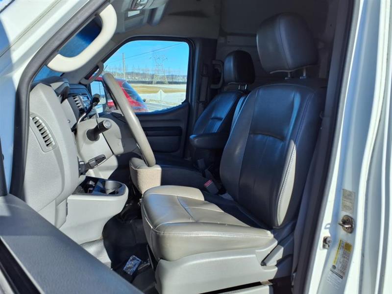 Nissan NV Cargo 2500 HD S V8 High Roof 2013