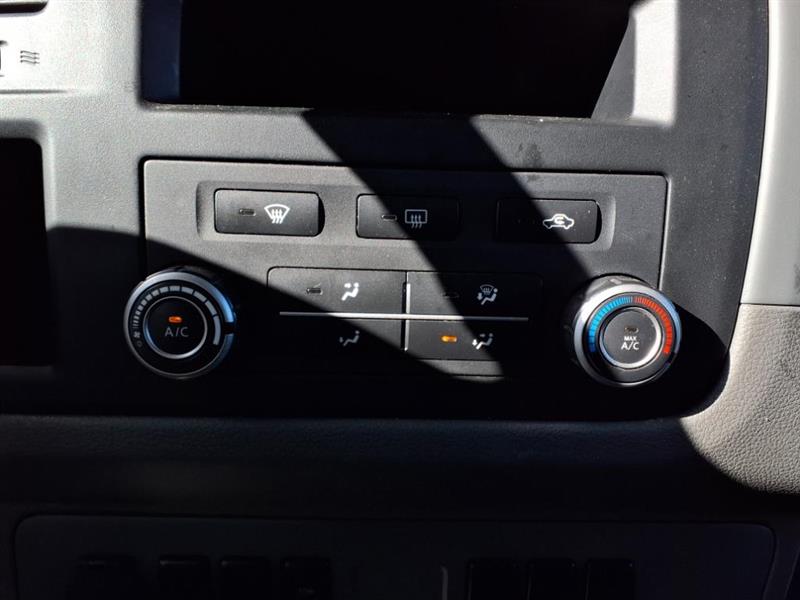 Nissan NV Cargo 2500 HD S V8 High Roof 2013