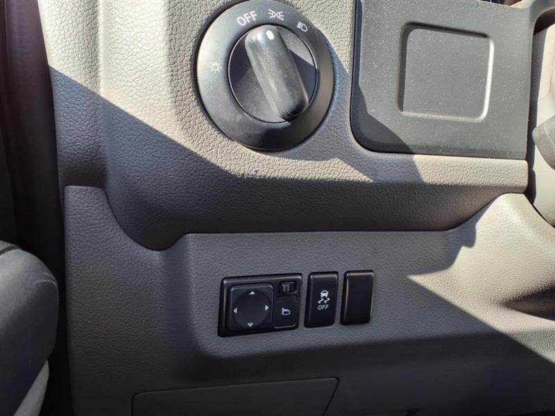 Nissan NV Cargo 2500 HD S V8 High Roof 2013