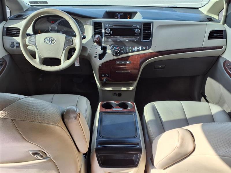 Toyota Sienna XLE FWD 8-Passenger V6 2013