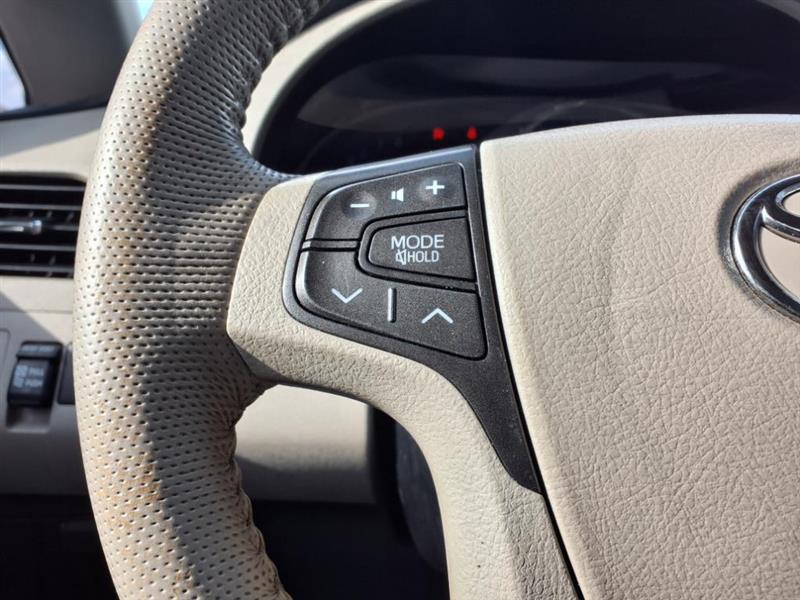 Toyota Sienna XLE FWD 8-Passenger V6 2013