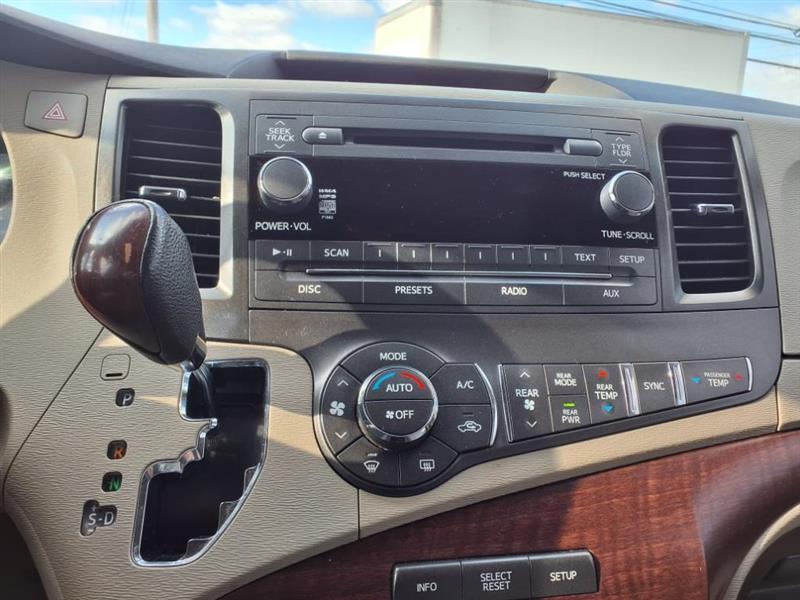 Toyota Sienna XLE FWD 8-Passenger V6 2013