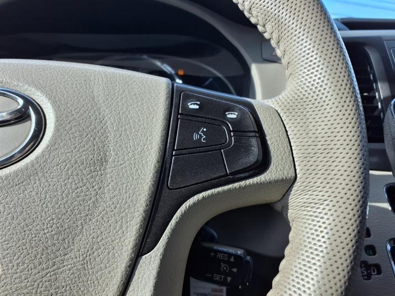 Toyota Sienna XLE FWD 8-Passenger V6 2013