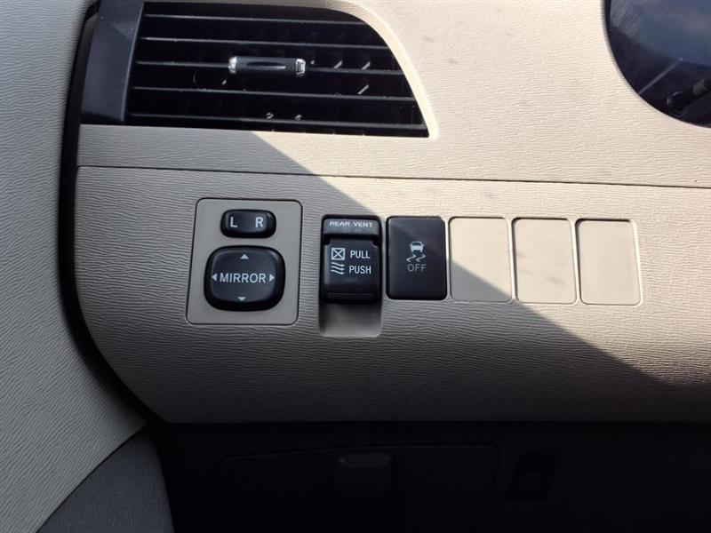 Toyota Sienna XLE FWD 8-Passenger V6 2013